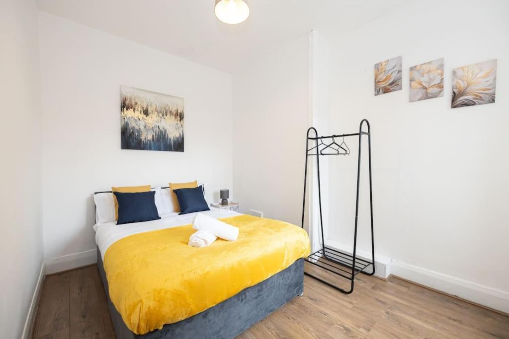 מנצ'סטר Bright & Modern 3 Bedroom Old Trafford Home מראה חיצוני תמונה