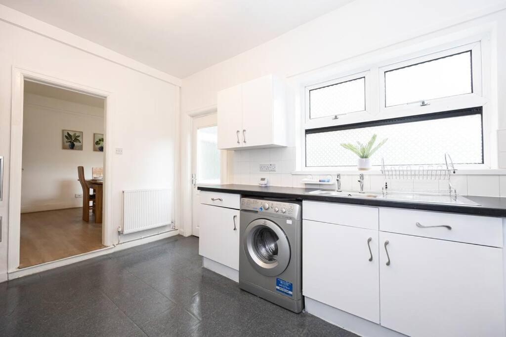 מנצ'סטר Bright & Modern 3 Bedroom Old Trafford Home מראה חיצוני תמונה