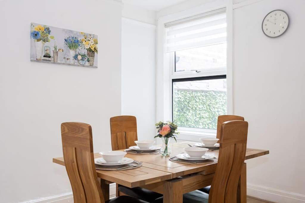 מנצ'סטר Bright & Modern 3 Bedroom Old Trafford Home מראה חיצוני תמונה