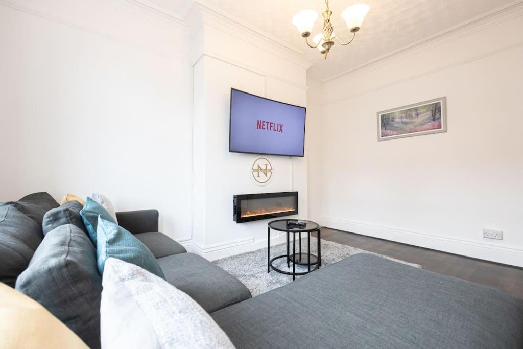 מנצ'סטר Bright & Modern 3 Bedroom Old Trafford Home מראה חיצוני תמונה