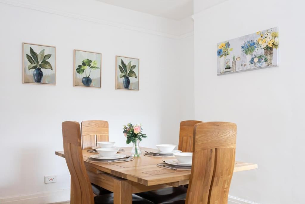 מנצ'סטר Bright & Modern 3 Bedroom Old Trafford Home מראה חיצוני תמונה