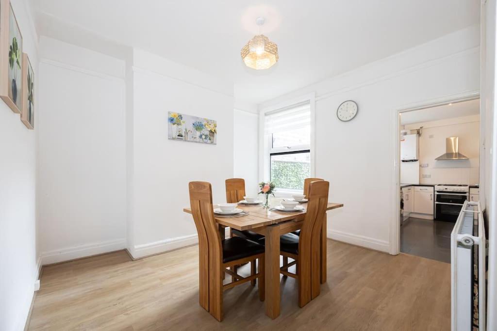 מנצ'סטר Bright & Modern 3 Bedroom Old Trafford Home מראה חיצוני תמונה