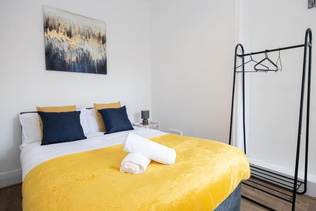 מנצ'סטר Bright & Modern 3 Bedroom Old Trafford Home מראה חיצוני תמונה